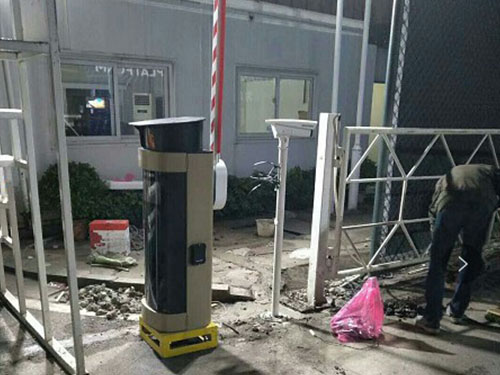 三一重工東門  車牌識別一體機+雷達感應系統